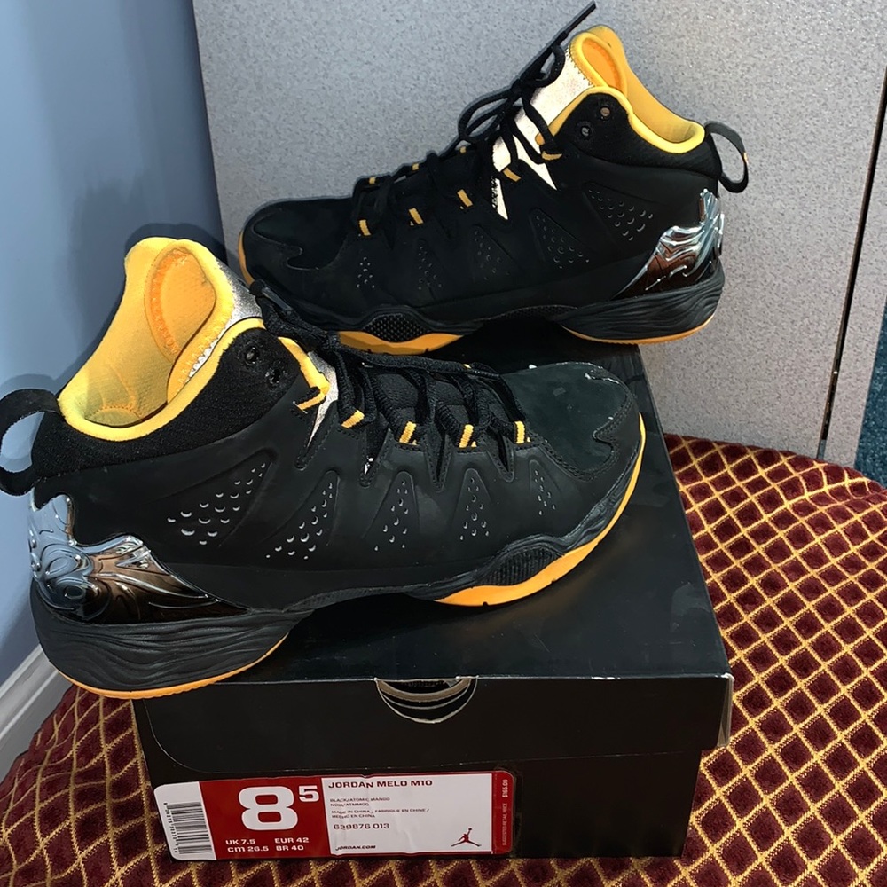 Air jordan melo m10 playoffs size 8.5